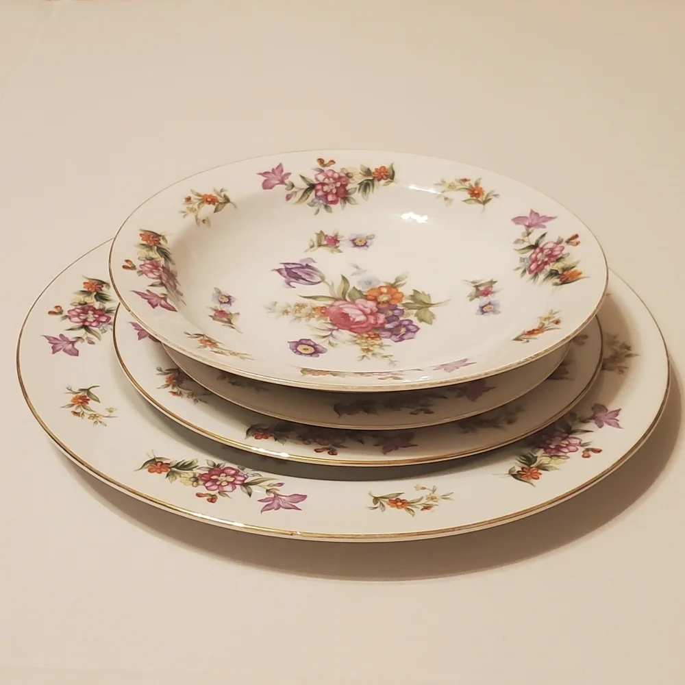 Harmony House Dresdania Plates - Picture 9 of 16